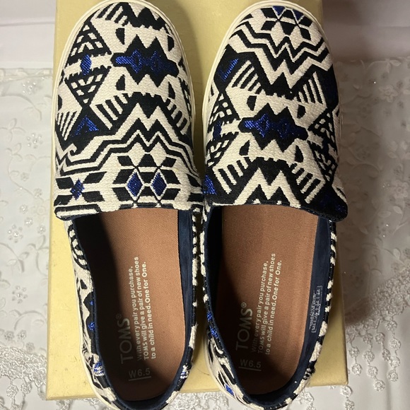 Women’s TOMS Sunset Stellar Metallic Blue Aztec Print Slip On Sneaker 👟 - Picture 4 of 6